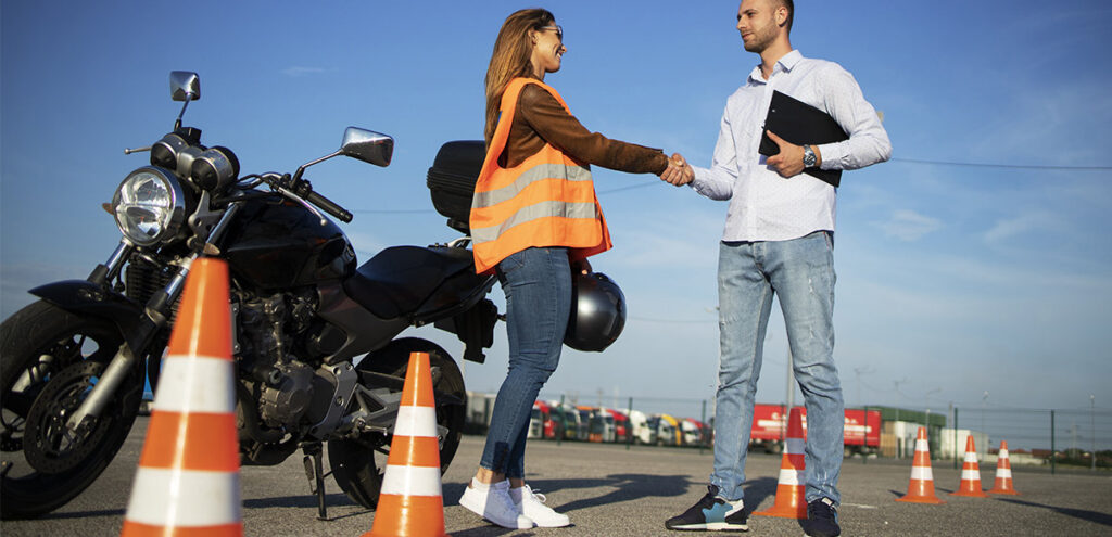 Autoescuela para obtener el carnet de moto Valencia profesional